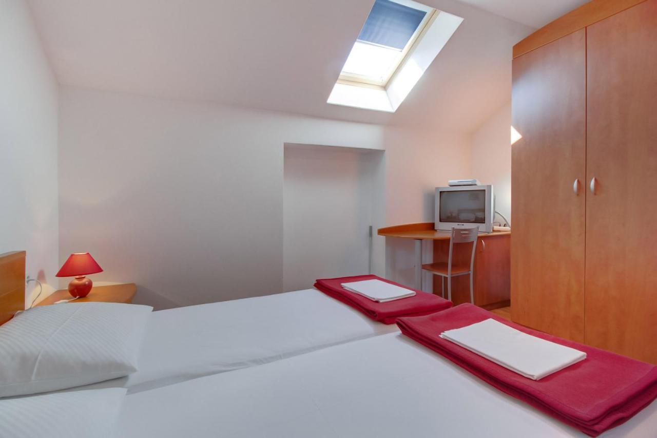 Apartments Rosa Mali Lošinj Extérieur photo