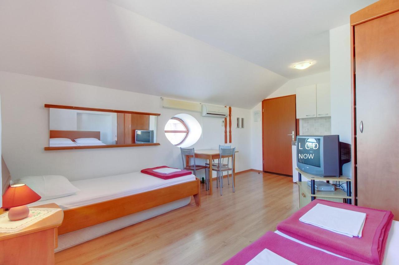 Apartments Rosa Mali Lošinj Extérieur photo